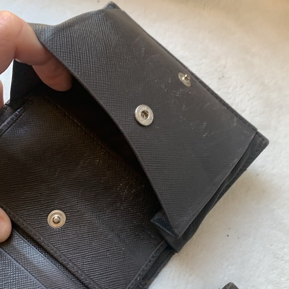 Lot of two Prada wallets. One with COA trifold and the other dark brown - Picture 6 of 13